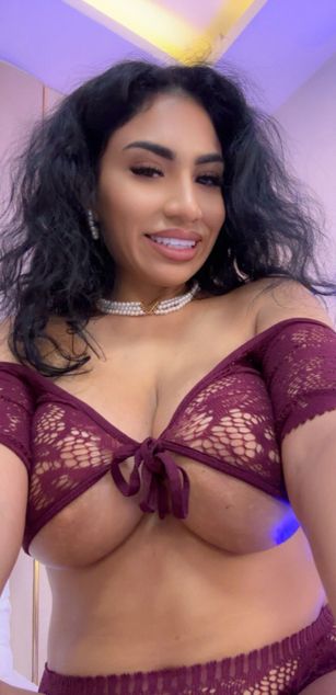 Model - DenniseTaylor bigtits