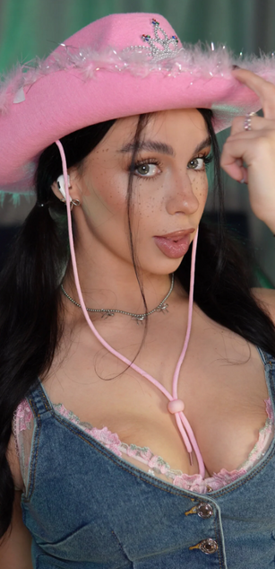 Model - Luna Night blowjob