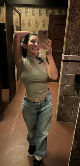 Model - Luna Carter JOI