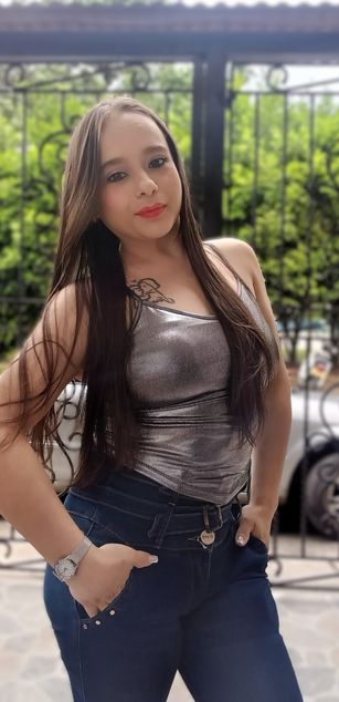 Model - Melissa Adams deepthroat