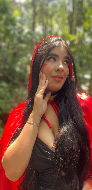 Model - Valen Rosse blowjob