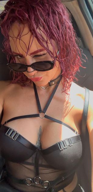 Model - Summer deepthroat