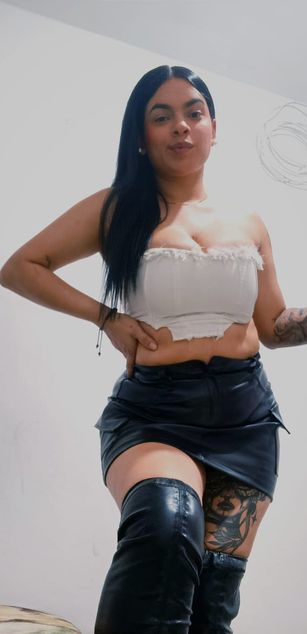 Model - Ambar SM deepthroat