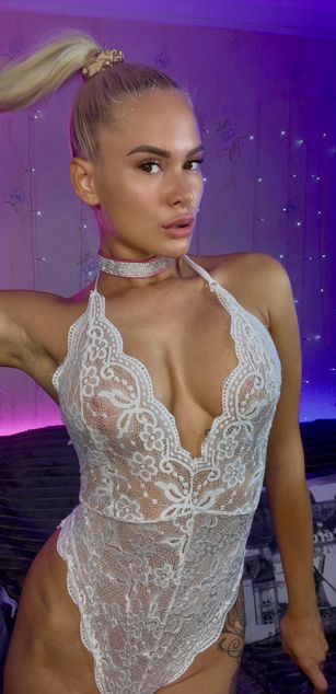 Model - SweetSinX squirt