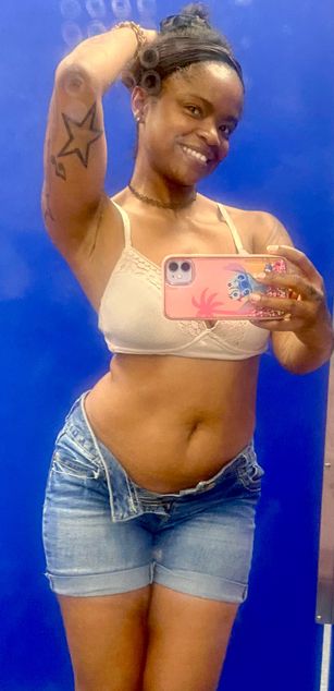 Model - yummybrownfox petite