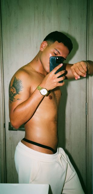 Model - AaronVega bigass