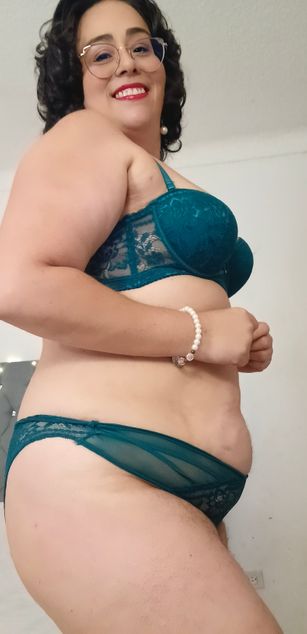 Model - Anastacia Blues deepthroat