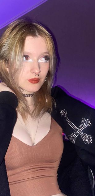 Model - Kira footfetish