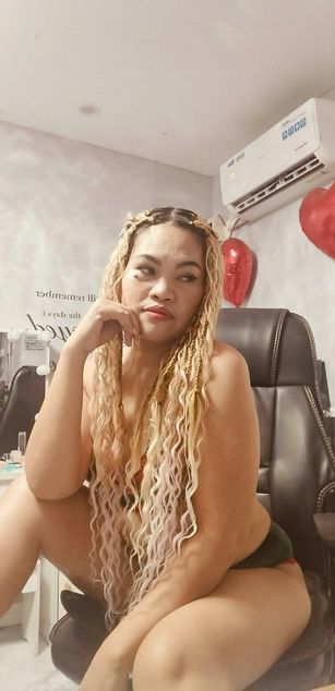 Model - Urplaymate mature