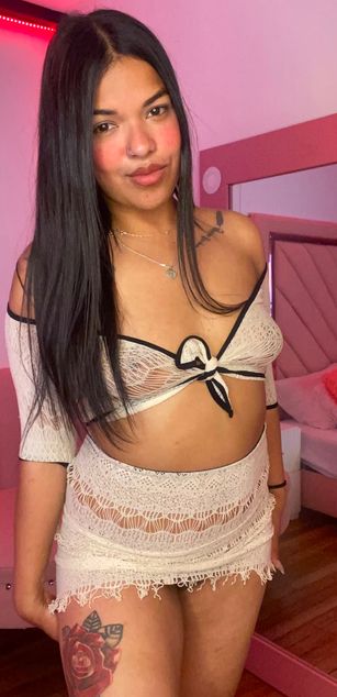 Model - Lola Brown toys