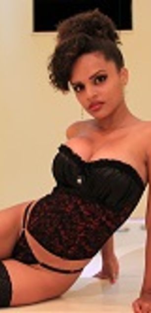 Model - sibely.globeleza 2