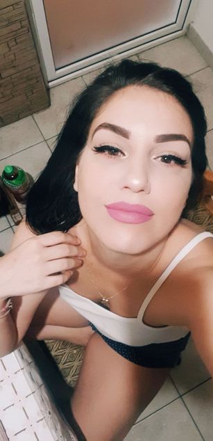 Model - Nikky horny