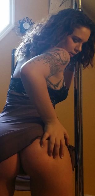 Model - Alice Vanity 2