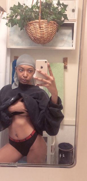Model - babygore ebony
