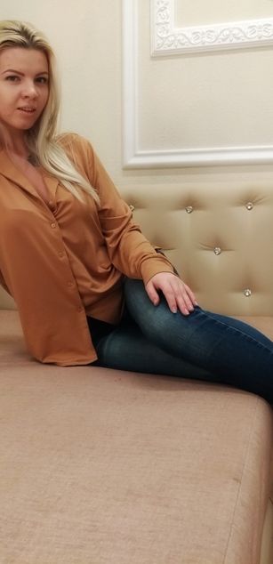 Model - AURORA AMAZING naked