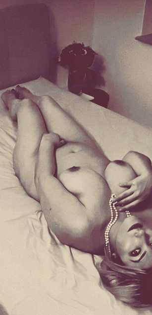 Model - 1Sara_hot_dream kinky