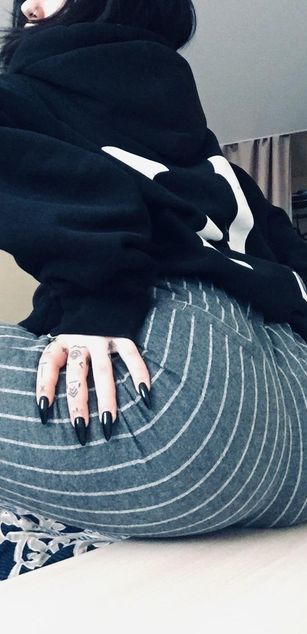 Model - Holly_Unholly ass