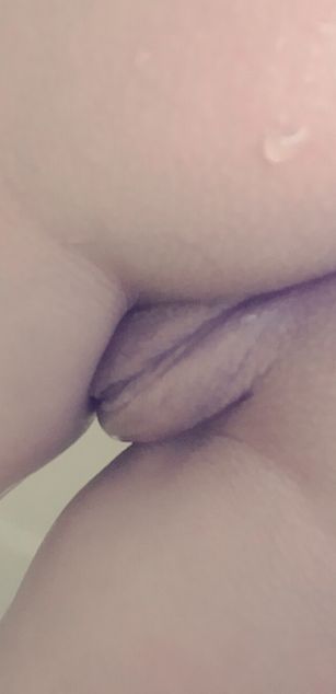 Model - Kitty masturbation