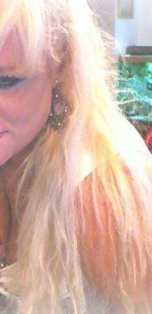 Model - Abagail Apples cam