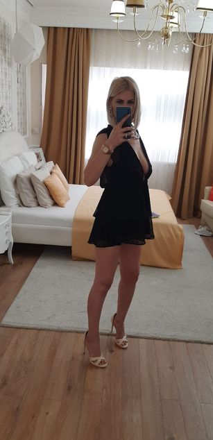 Model - Lisa Bailey striptease