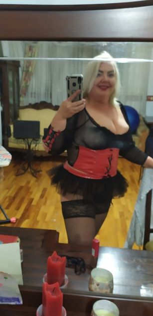 Model - Passionate_Lily dancing