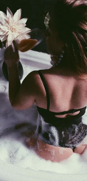 Model - CutieLinnJ striptease
