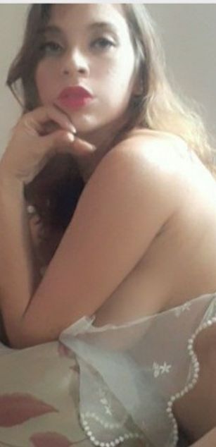Model - Sandriita juguetona