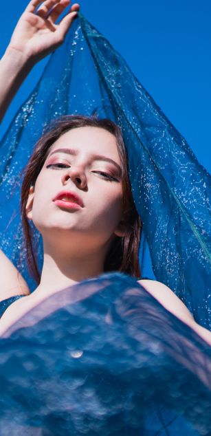 Model - Amelie Loiret blowjob