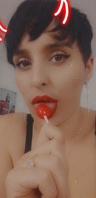 Model - Sia blowjob