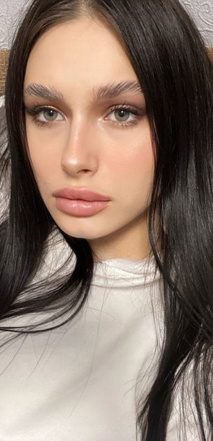 Model - LisaPlase camgirl