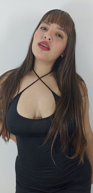 Model - Bella bigtits
