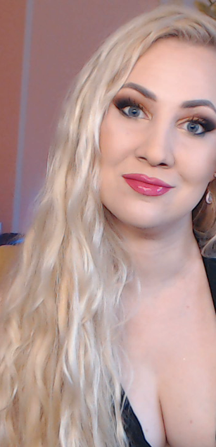 Model - Miss Lexy Gold fetish