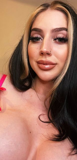 Amira Evans curvy Model - Amira Evans curvy