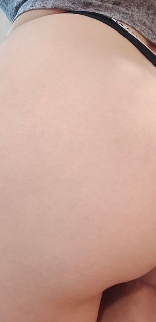 Model - LeilaBlissXO curvy