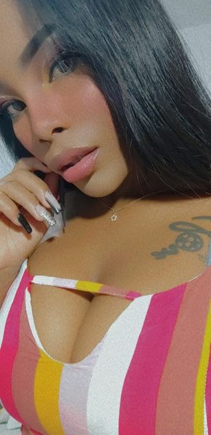 Model - Ashanty D.Brown pussy