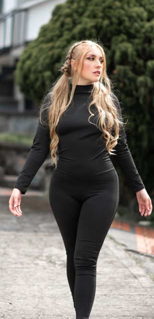 Model - Emily Sumer deepthroat