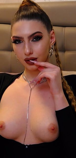 Model - SkylarSpark dominatrix