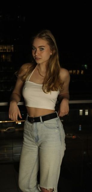 Model - AnyAmaazzy blowjob