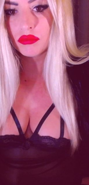 1FemDomQueen lips Model - 1FemDomQueen lips