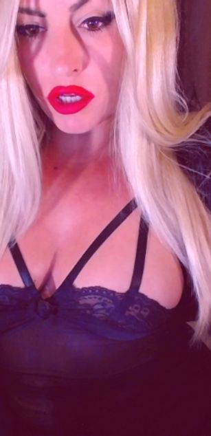 1FemDomQueen lips Model - 1FemDomQueen lips