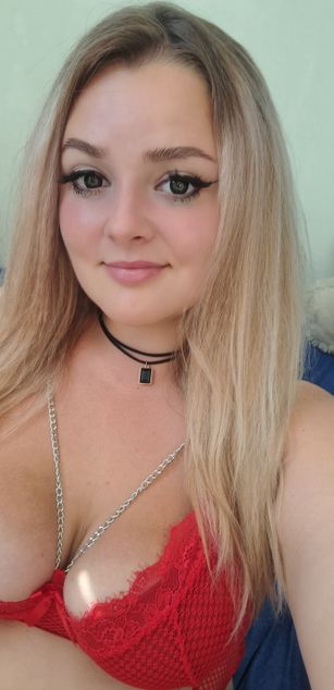 Model - Alisha curvy