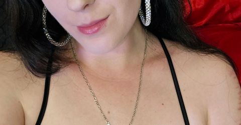 Miss Morticia Profile picture - Miss Morticia
