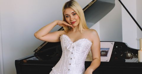 Christina Amore Profile picture - Christina Amore
