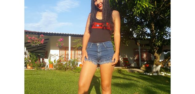 Model - Iris Moira feet