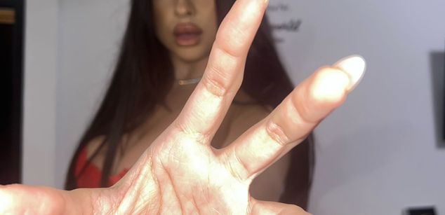 Model - natalie.luv feet