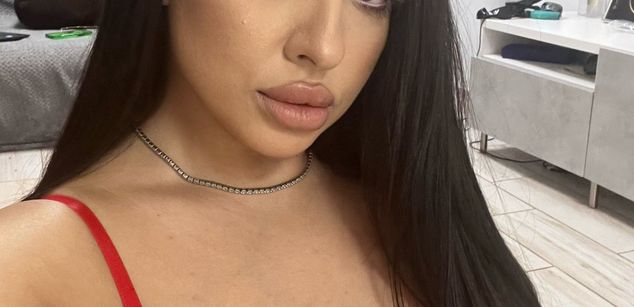 Model - natalie.luv feet