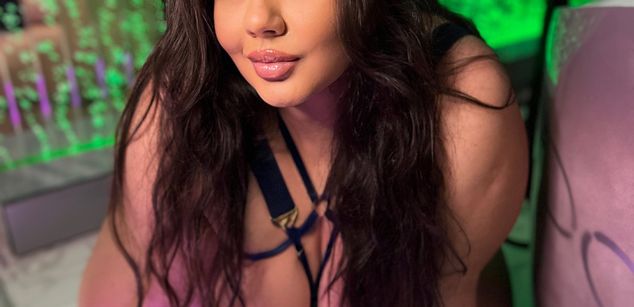 Model - Sascha Blosom BBW