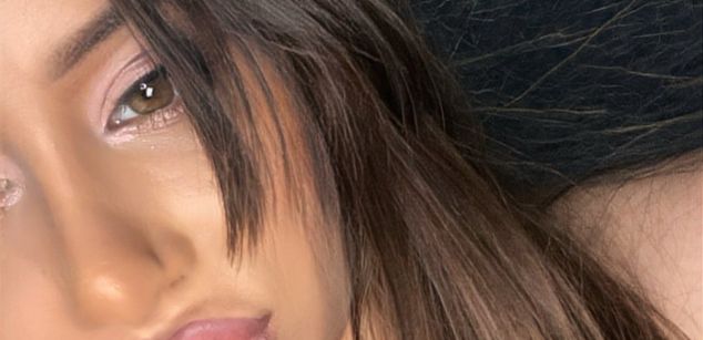 Model - Delia Royal cei