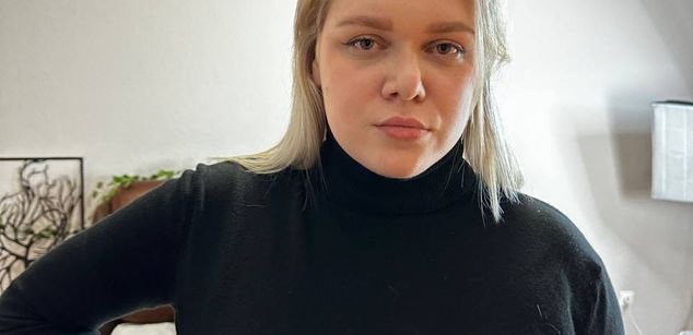Model - Valentina young