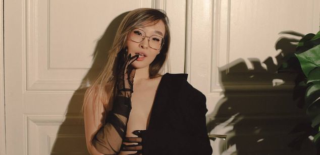 Model - Mary petite
